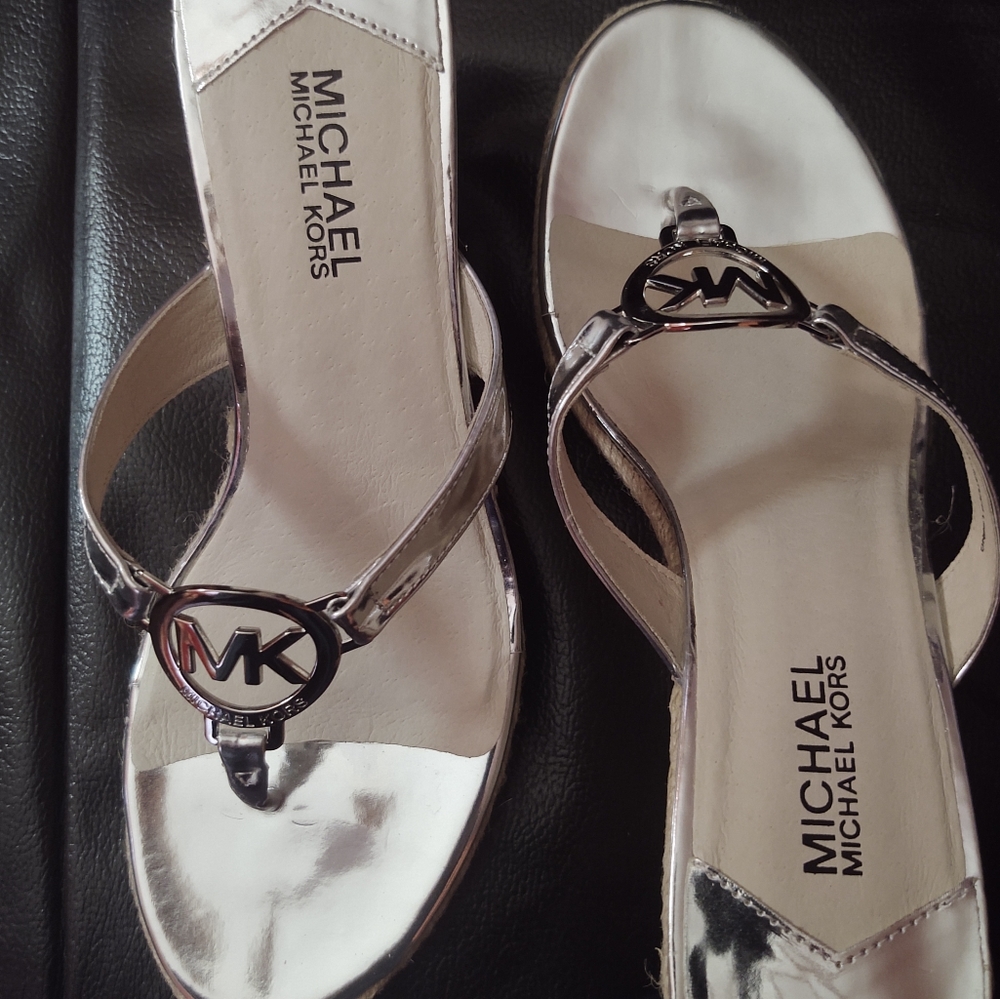 New in Box - Michael Kors wedge sandal - size 9.5 - Picture 3 of 8